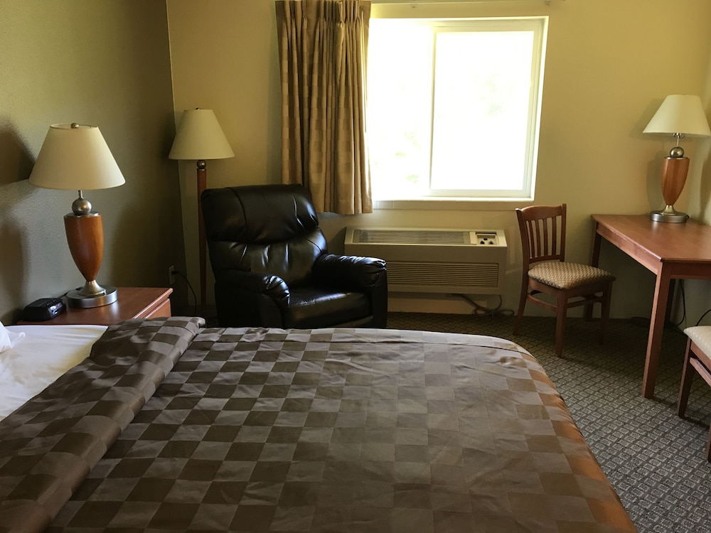FAIRBRIDGE INN & SUITES KELLOGG 10/48