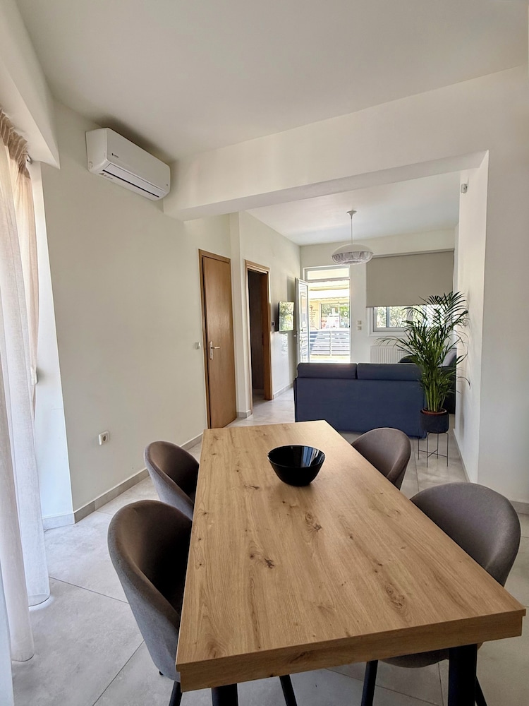 Elia Residences 50/59