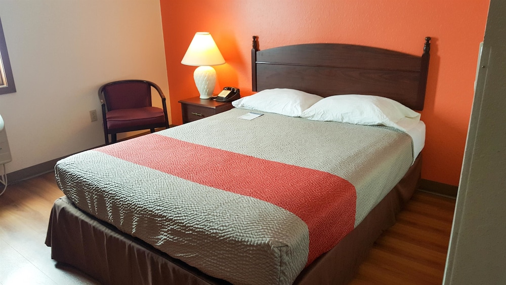 Motel6 Saukville, WI 13/54