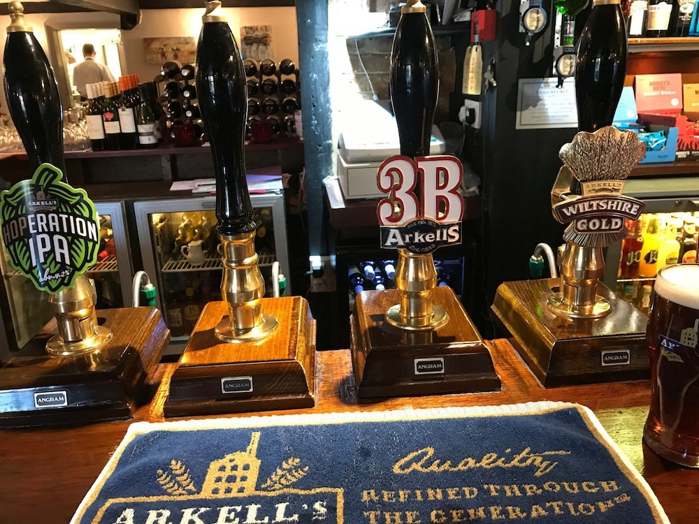 Ye Olde Red Lion 8/12