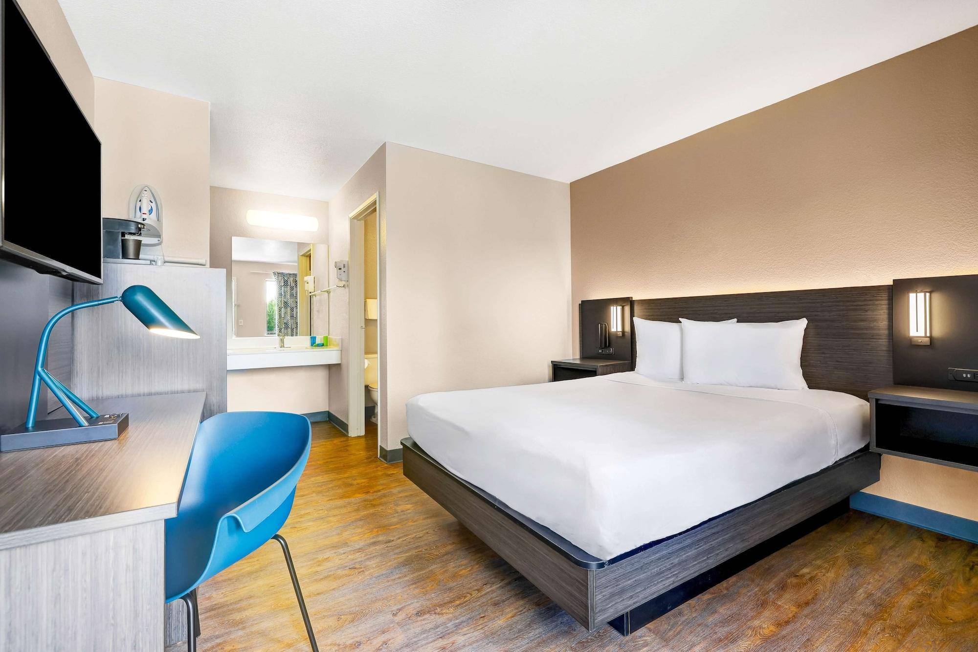 Deluxe, Multiple Beds، Motel6 Kirkland, WA - North Kirkland 3/9