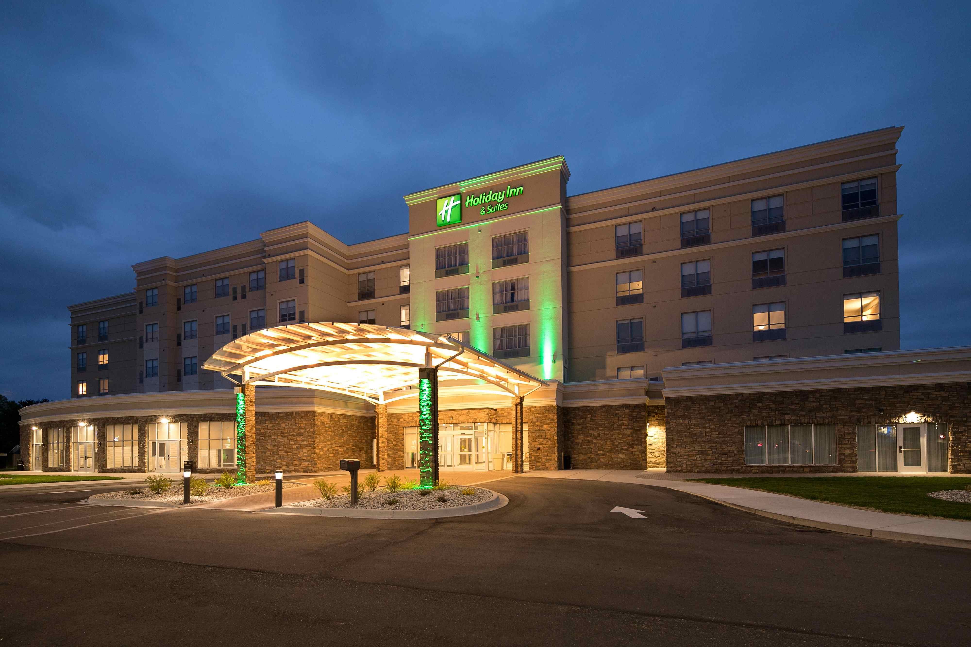 Holiday Inn & Suites Detroit - Troy, an IHG Hotel 2/50