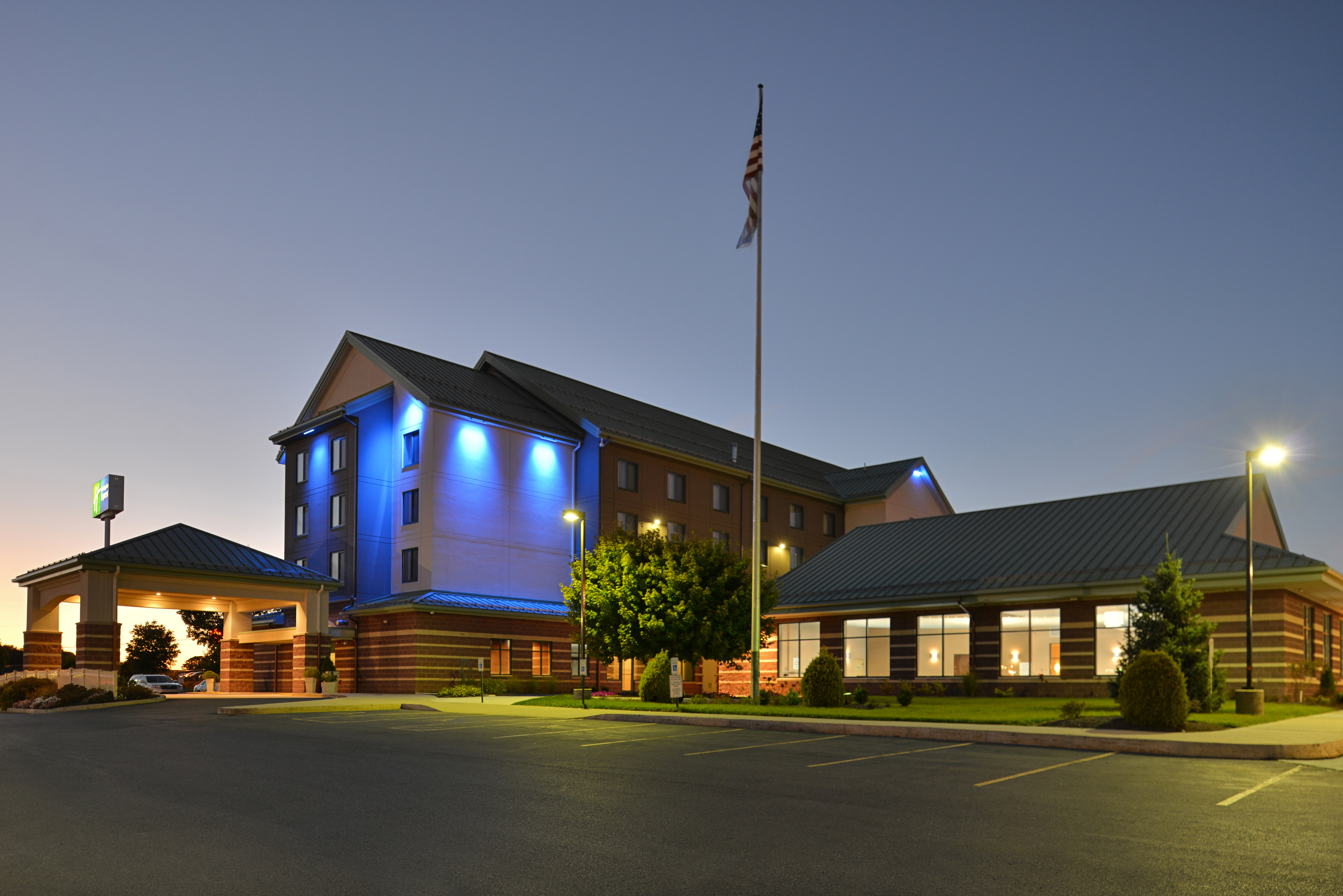 Holiday Inn Express Breezewood 2/67