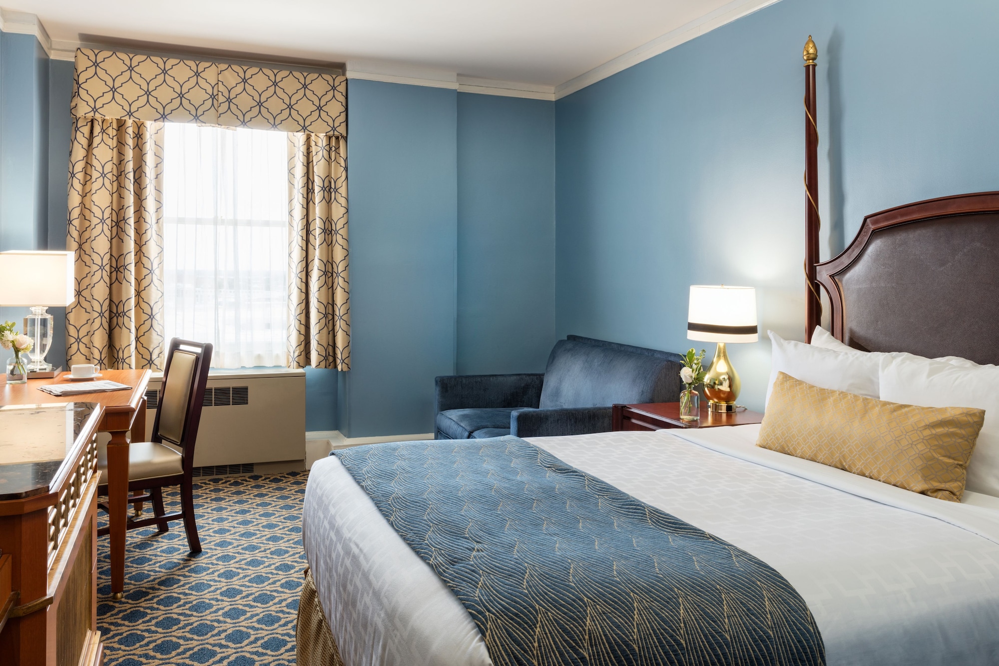 TRADITIONAL, QUEEN BED, HARBOUR VIEW