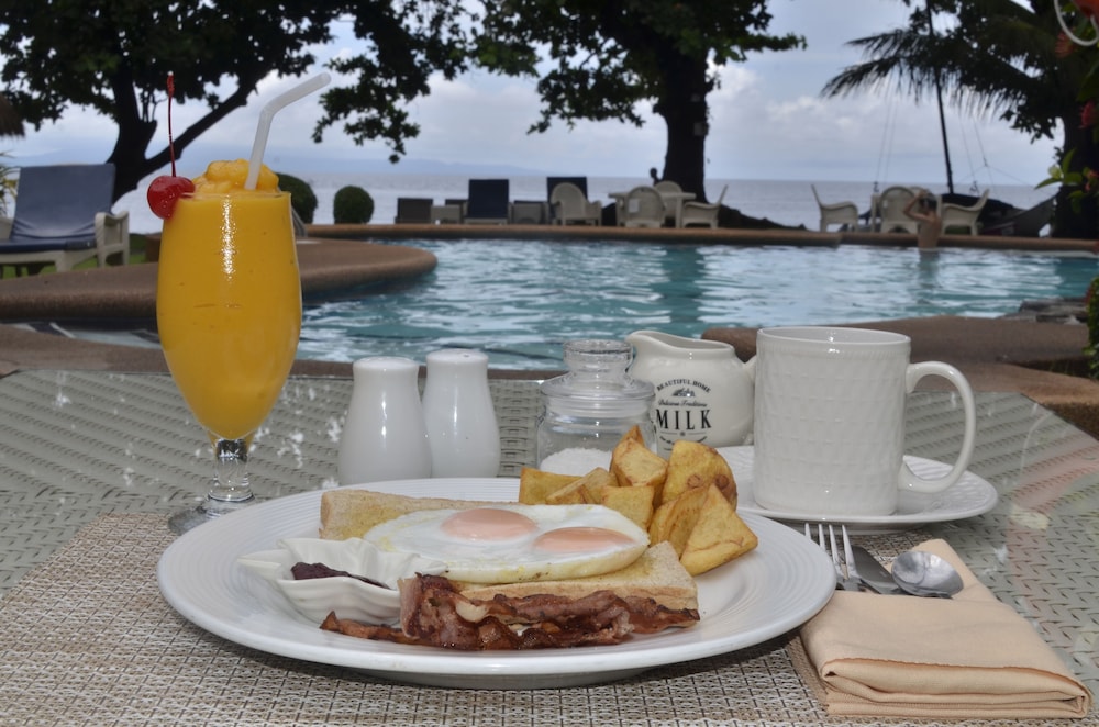 Mikes Dauin Beach Resort 55/70