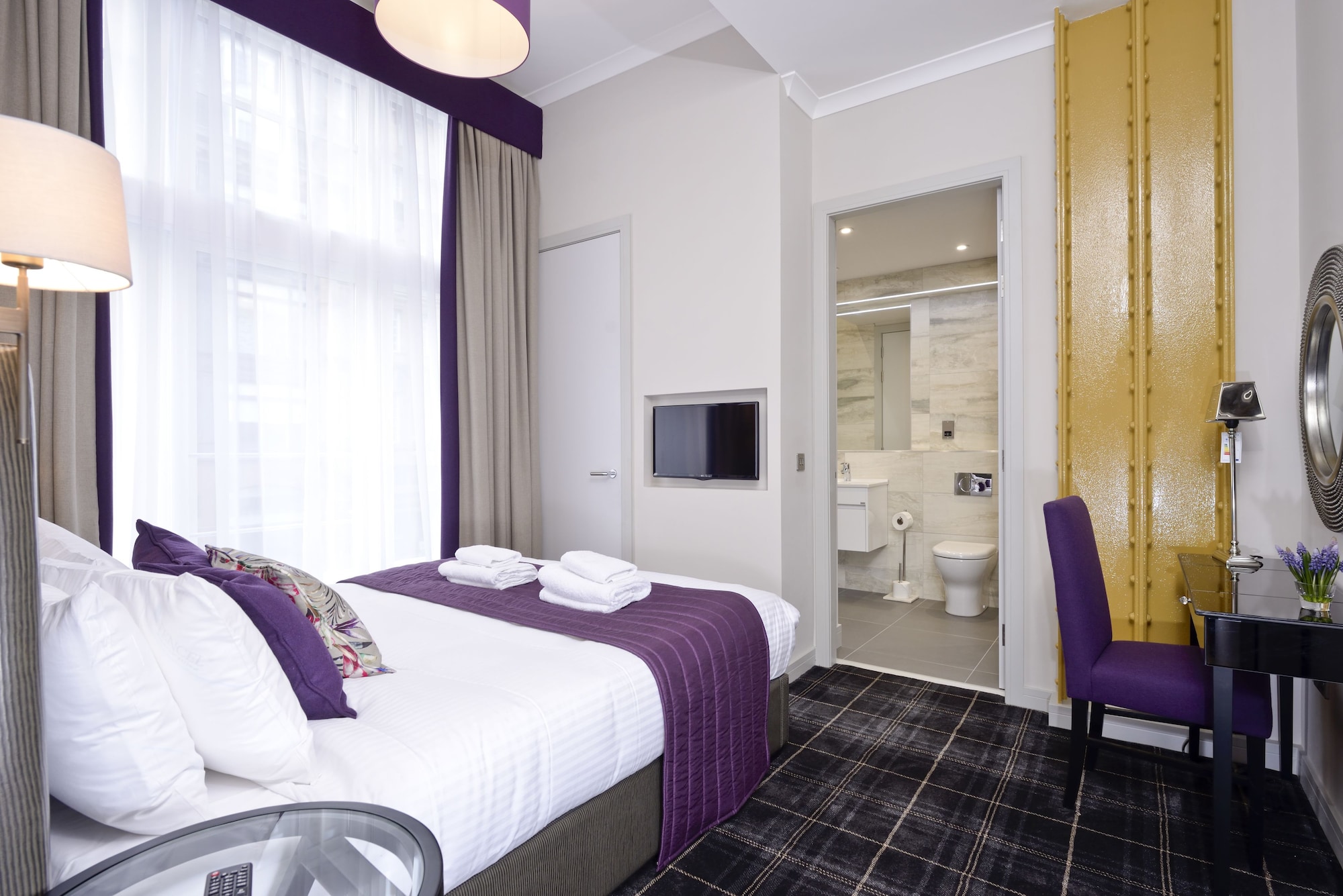 Classic, Apartment, King Bed, Castle View، Destiny Scotland Charlotte SQ Apartments 2/3