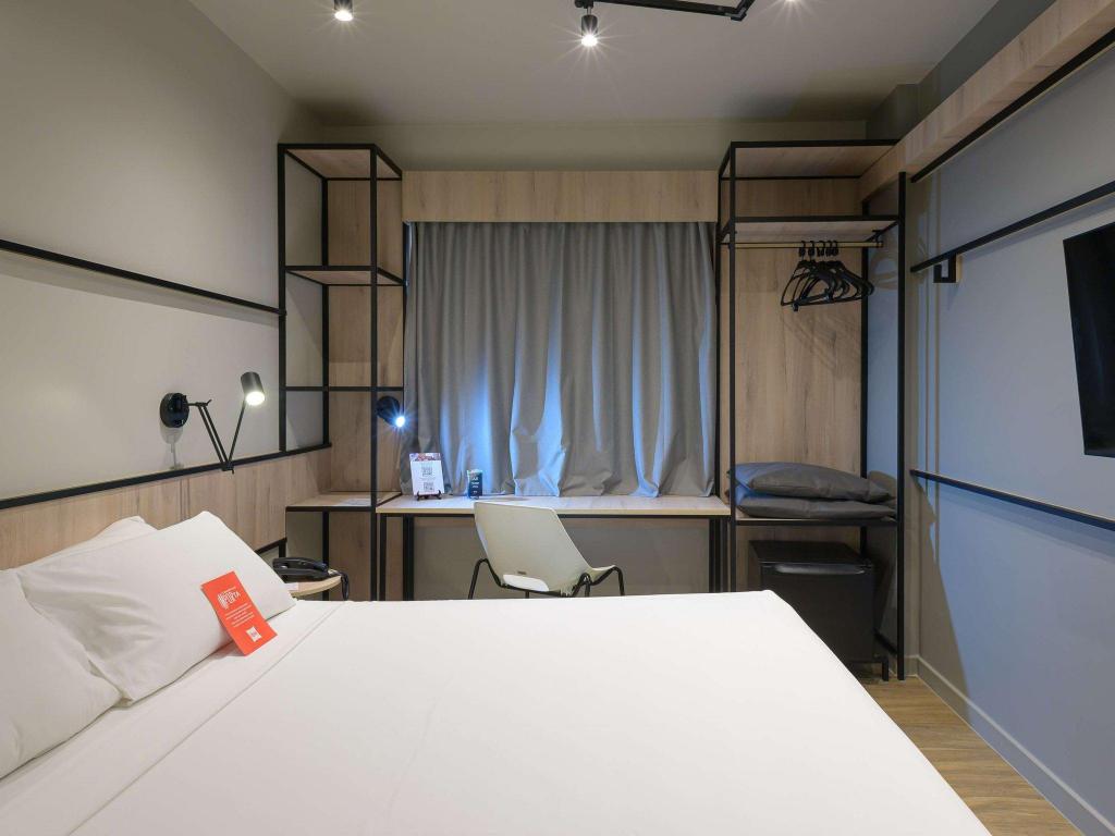 MODERN, STANDARD, DOUBLE BED