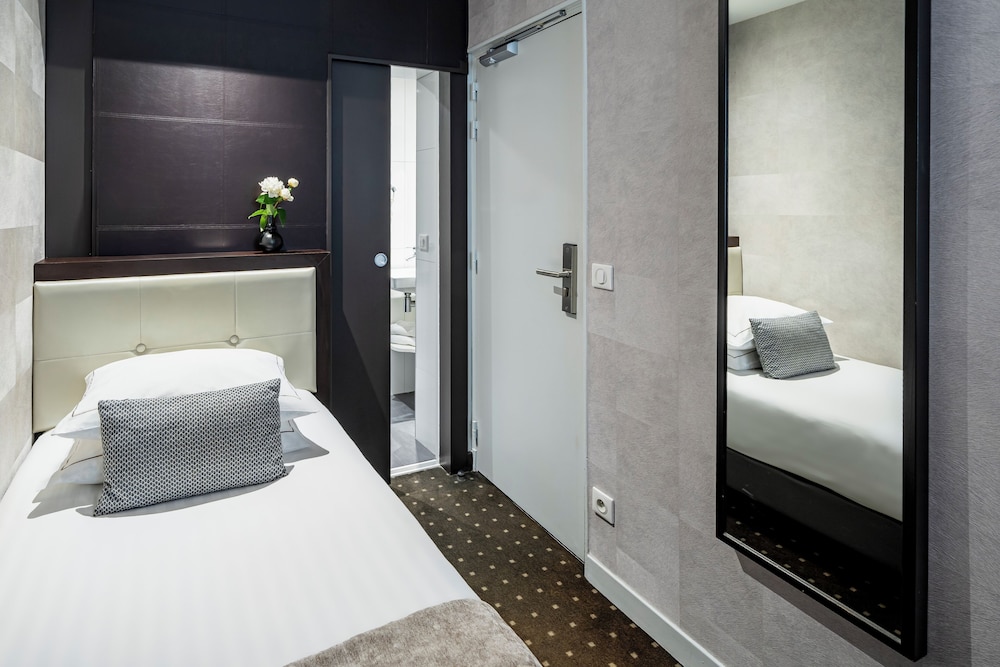 ROOM, SINGLE