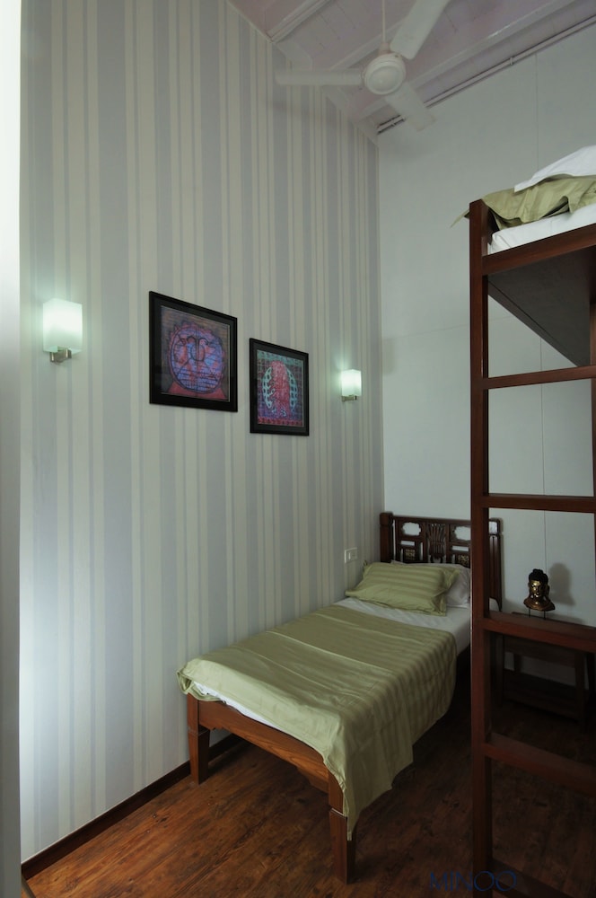 Carlton Hotel 22/44