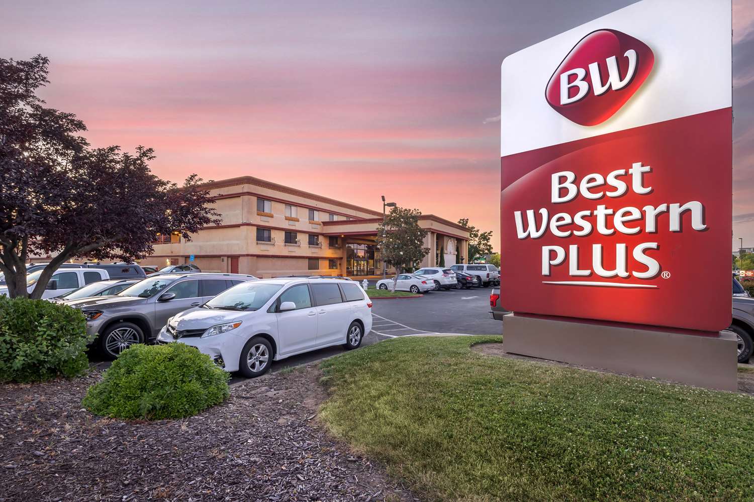 Best Western Plus Orchid Hotel & Suites 53/59