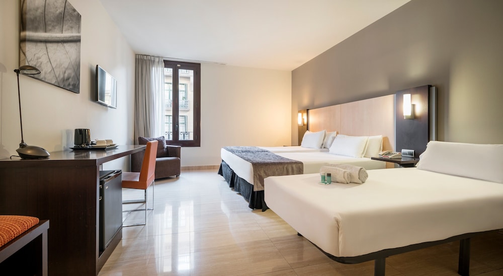 ROOM, TRIPLE