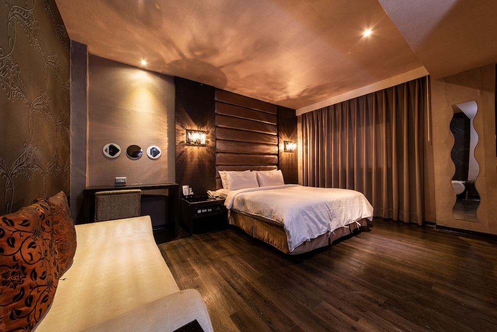 The River Fashion Hotel 35/65