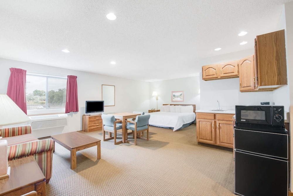 Days Inn By Wyndham Sturgis 12/18