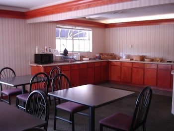 Stratford House Inn and Suites 36/51