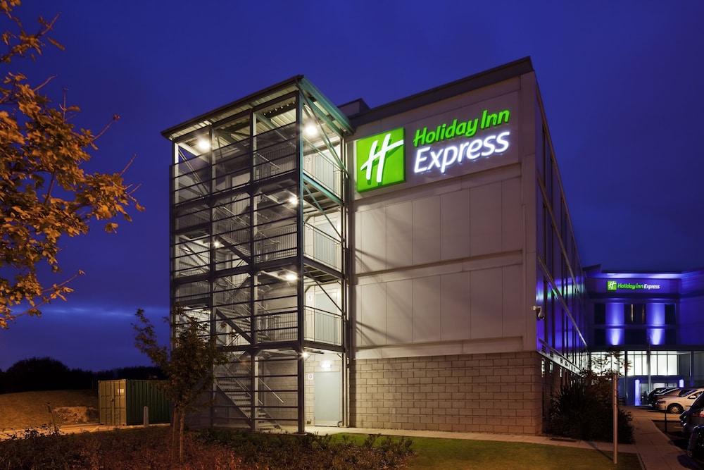 Holiday Inn Express London Stansted Airport 1/33