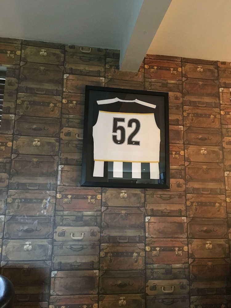 Hotel 52 - Stanley 5/36