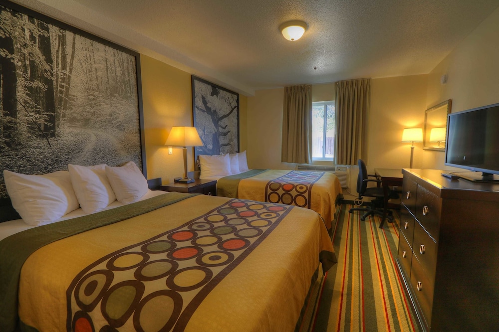 Super 8 by Wyndham Mt. Pleasant 6/23
