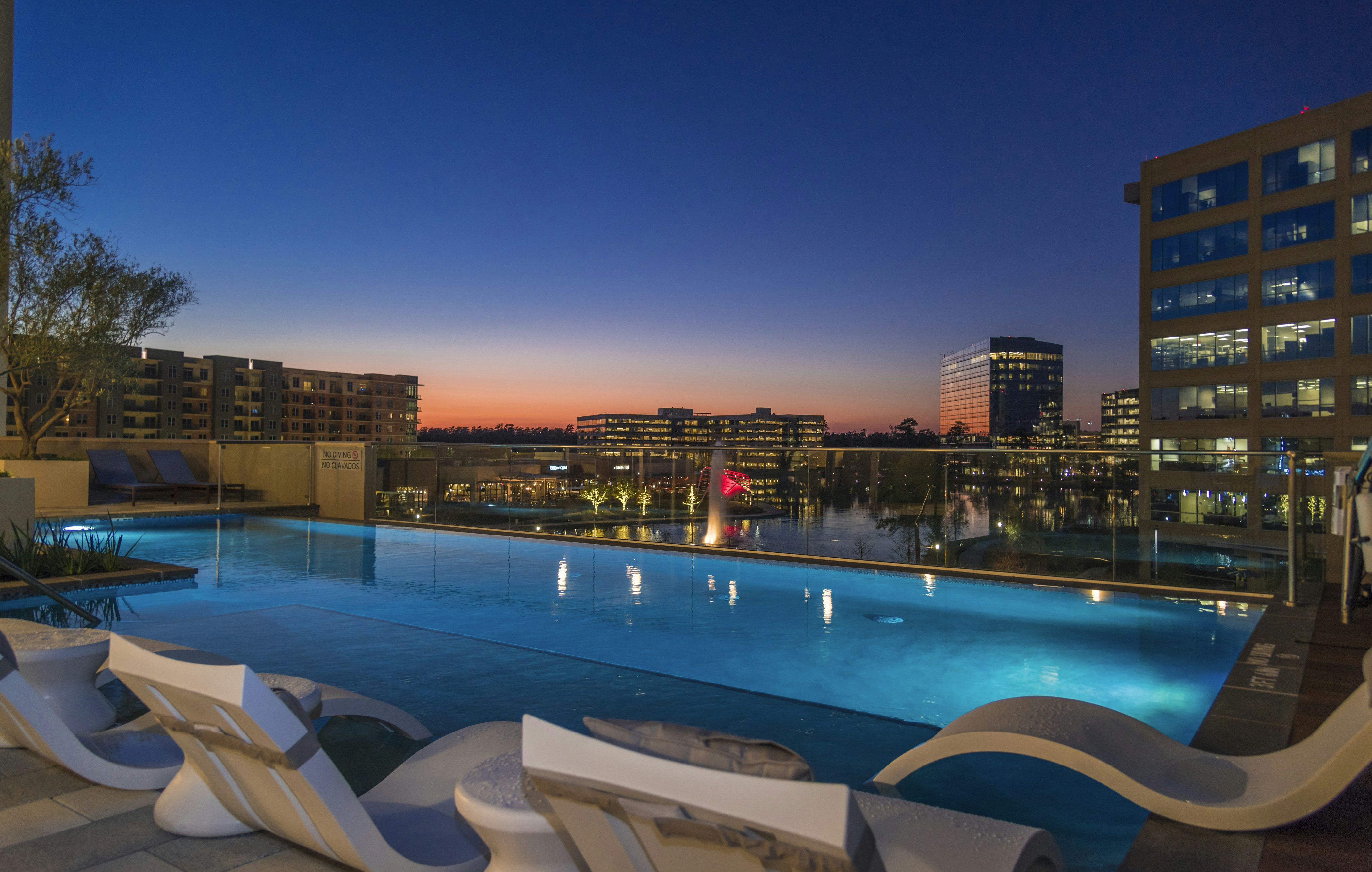 Embassy Suites By Hilton The Woodlands At Hughes Landing 18/19