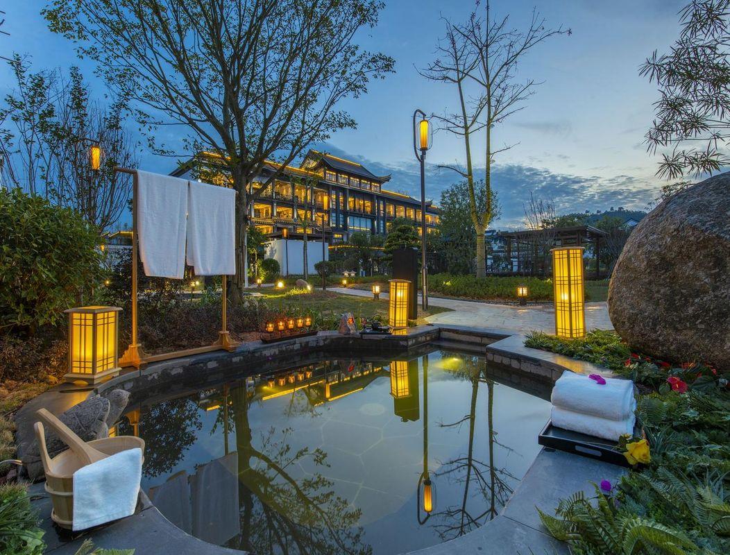 Nine View Lake Fondney Hot Spring Hotel 19/25