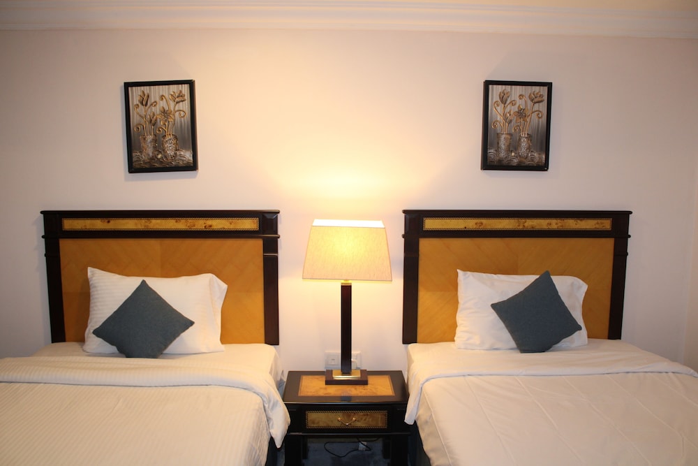 Garden Hotel 8/49