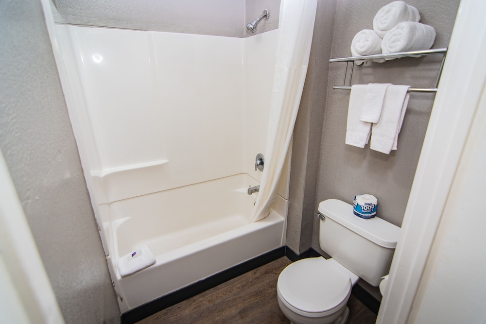 غرفة قياسية بسريرين مزدوجين، Motel6 Ft. Pierce, FL 4/10
