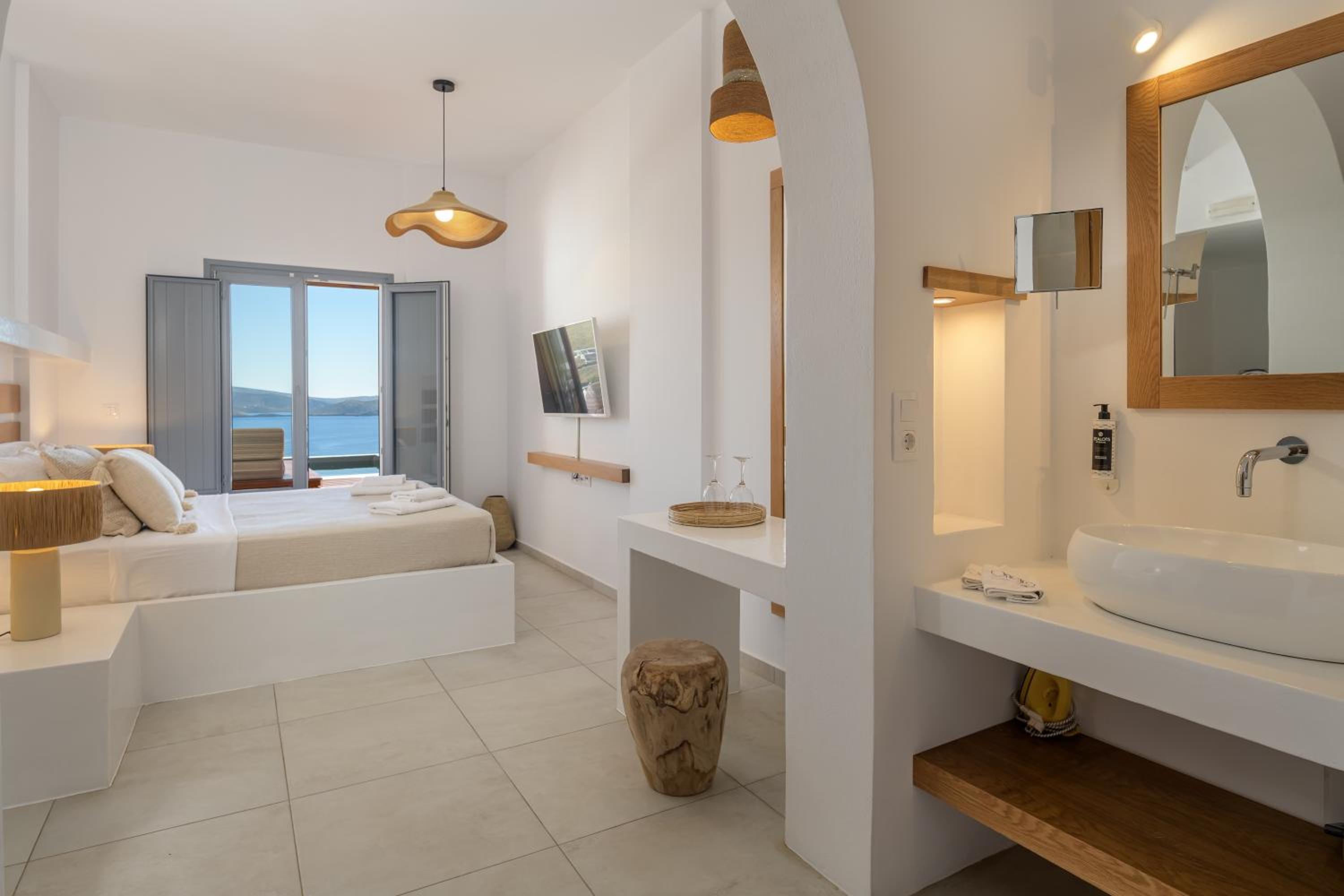 Oneiro Studios 46/50