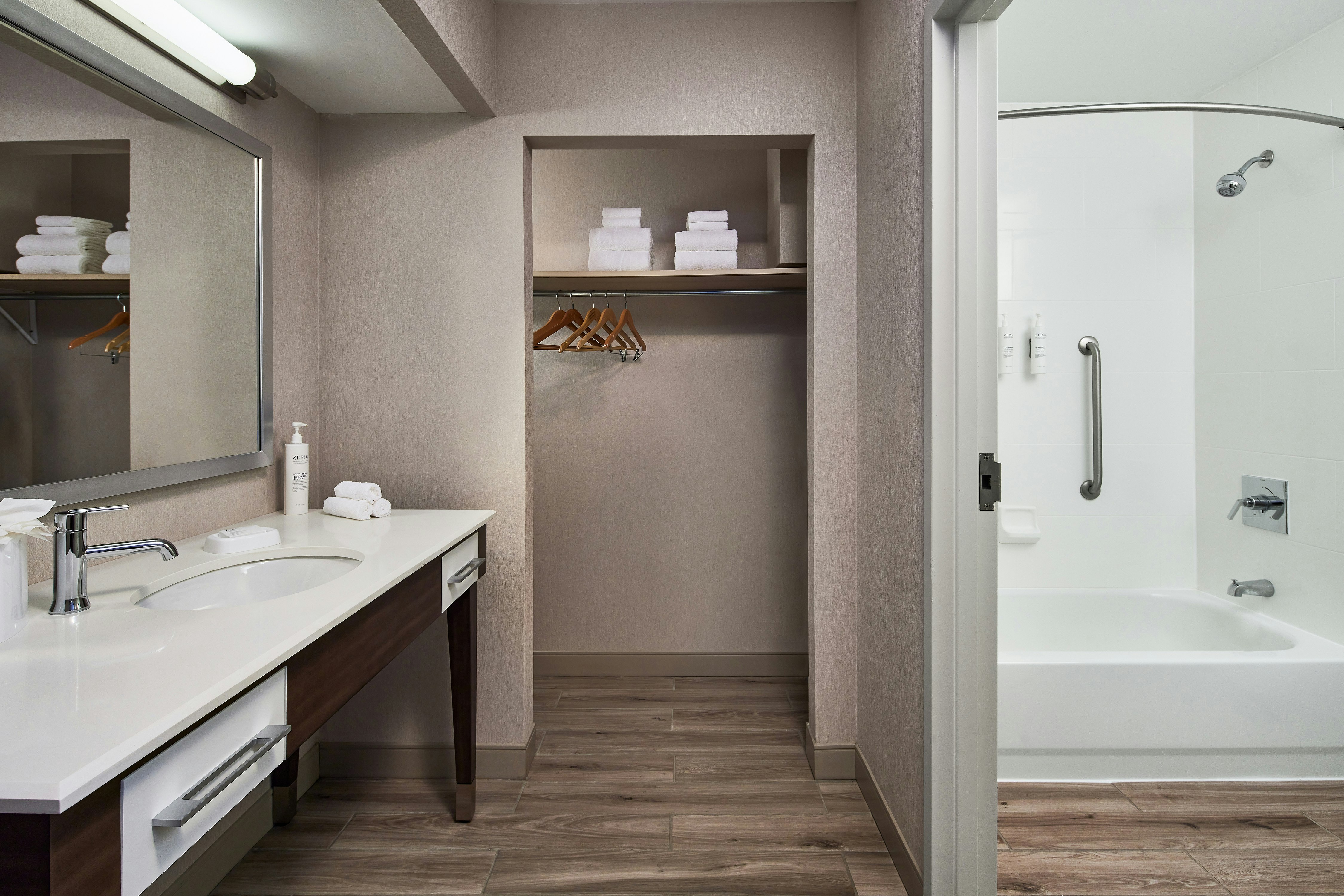 Connecting, Suite, King Bed