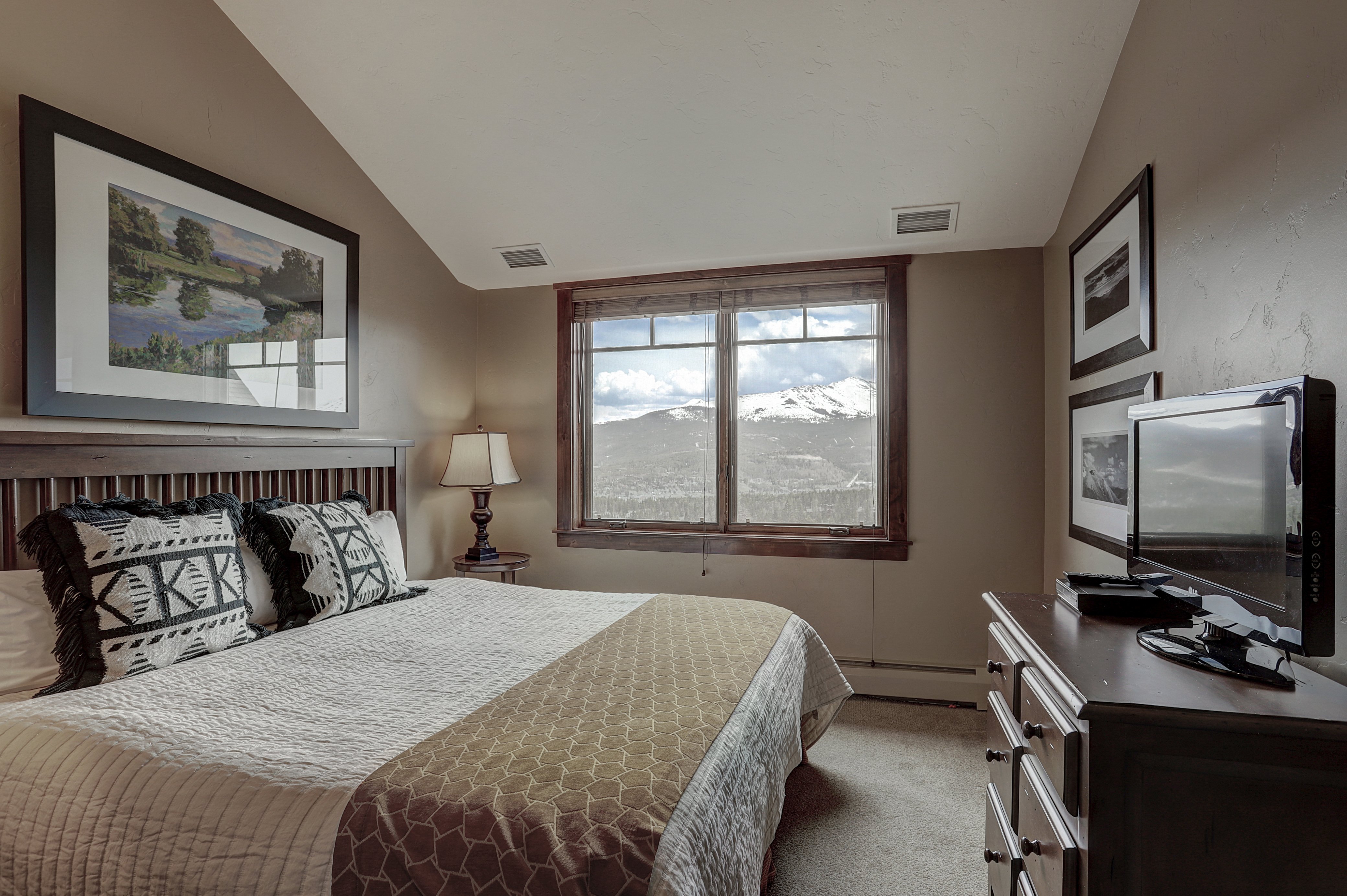 Crystal Peak Lodge 19/74