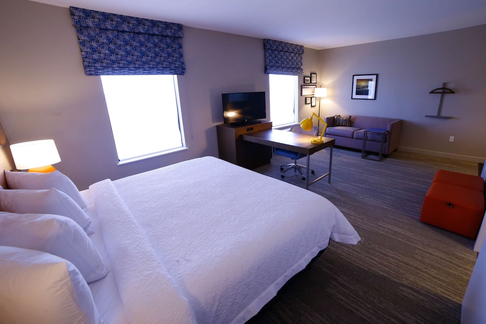 Hampton Inn Suites Forest City Nc 13/43