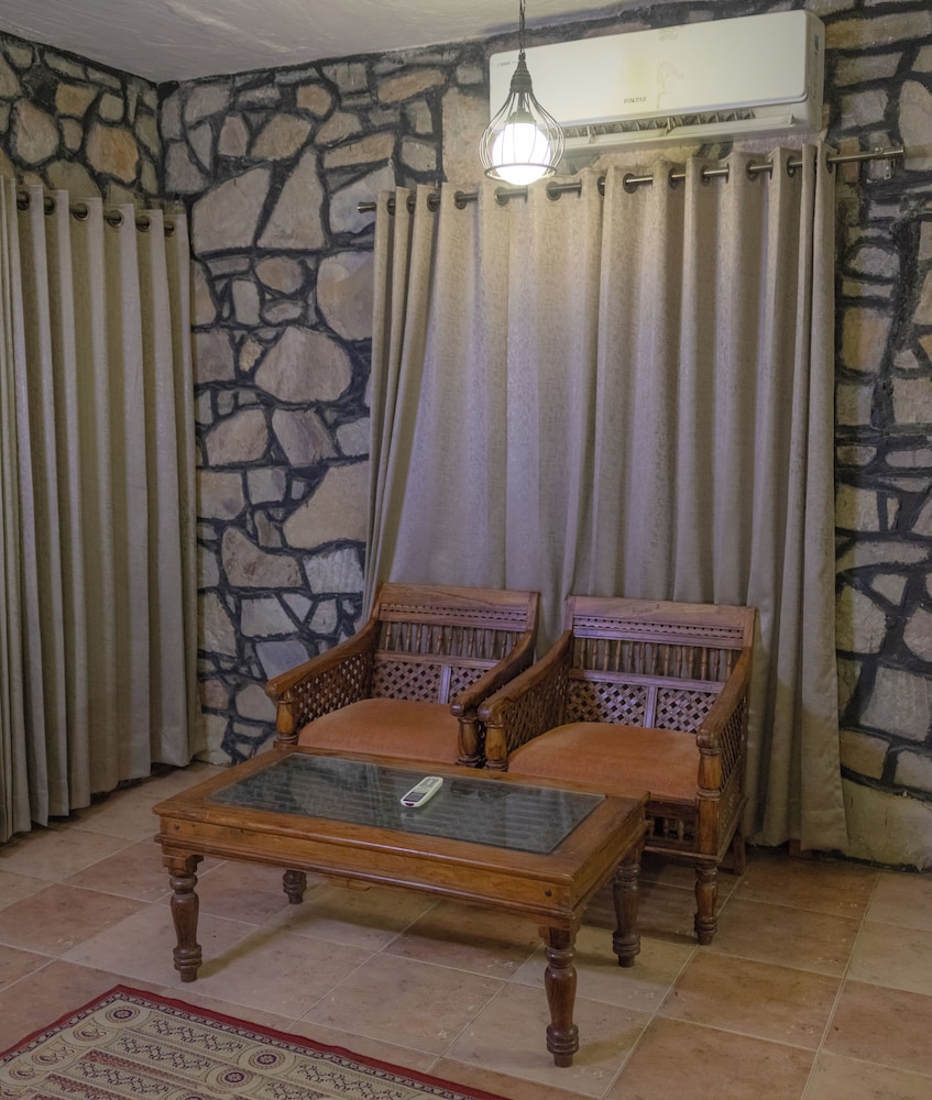 TIGER MOON RESORT 35/60
