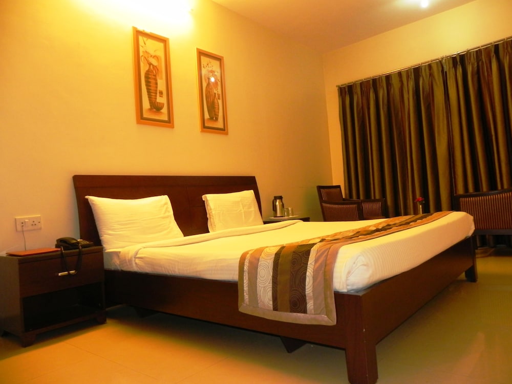 DELUXE, SUITE, KING BED