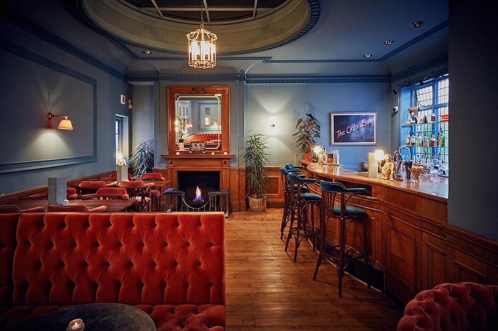 Green Dragon Hotel 44/49
