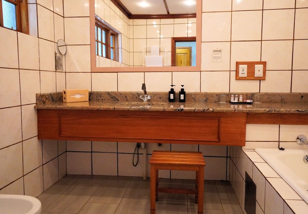 Coach House Hotel Spa 48/50