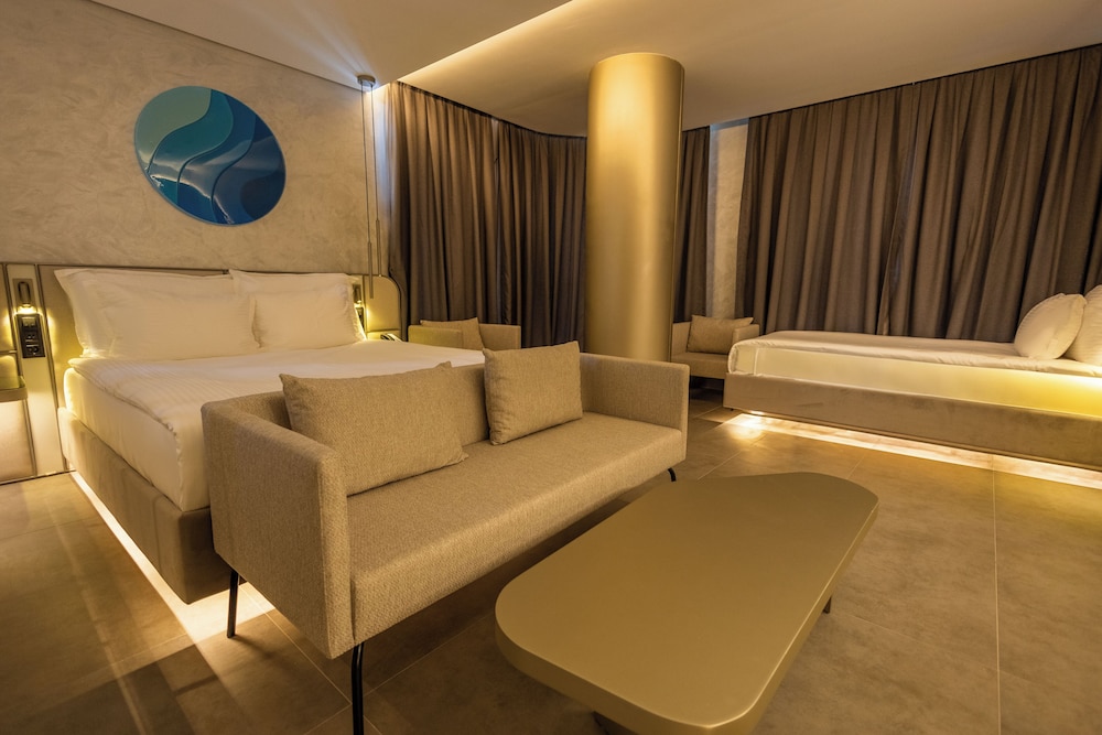 FOUR HILLS HOTEL 26/37