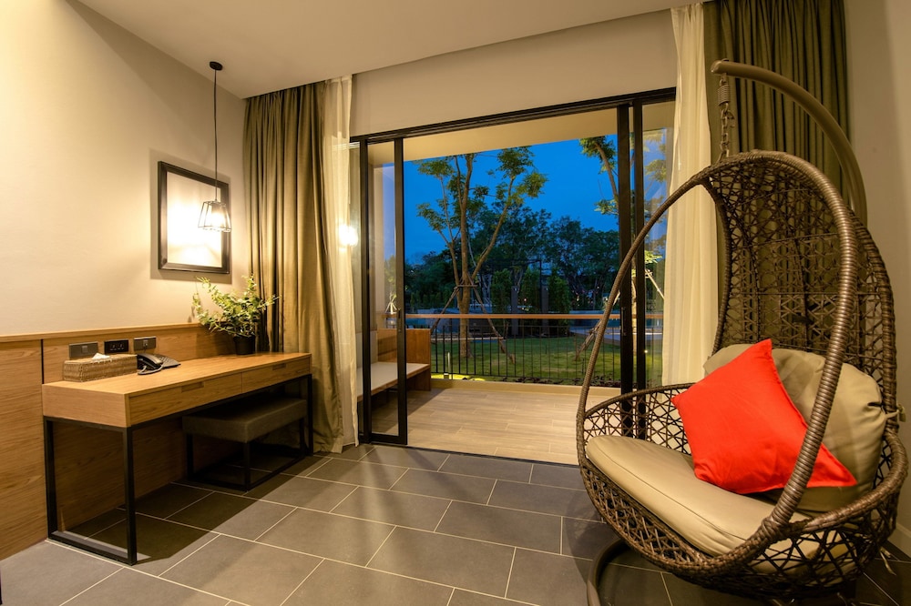 The Gallery Hotel Naiharn 35/50