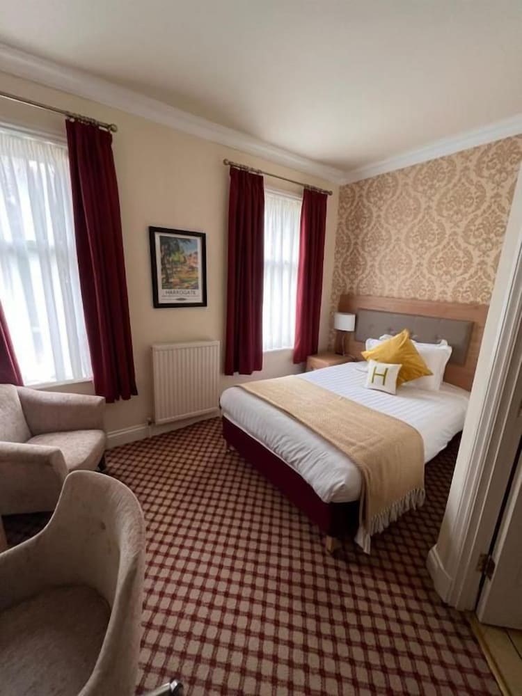 Haley s Hotel 17/65