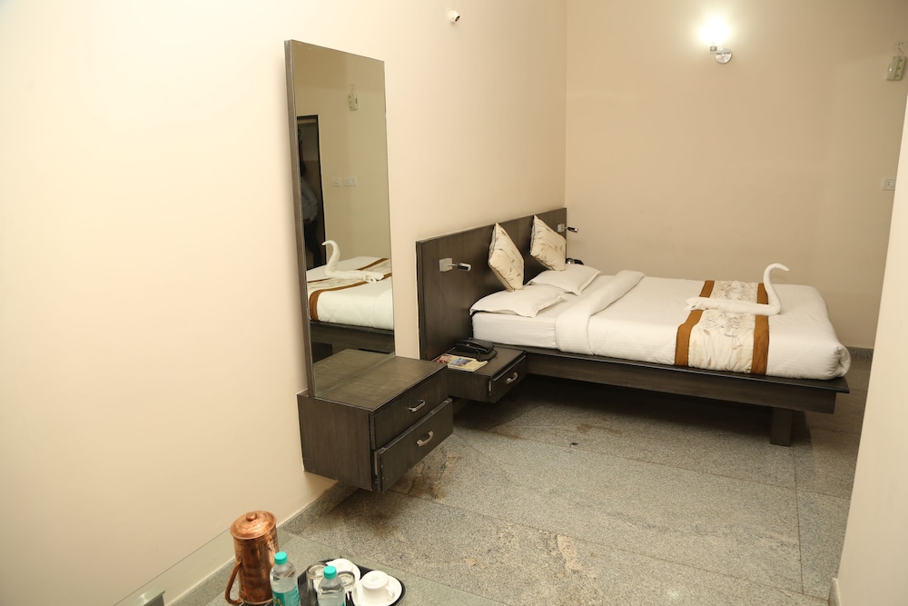 Soundarya Hotel 20/38