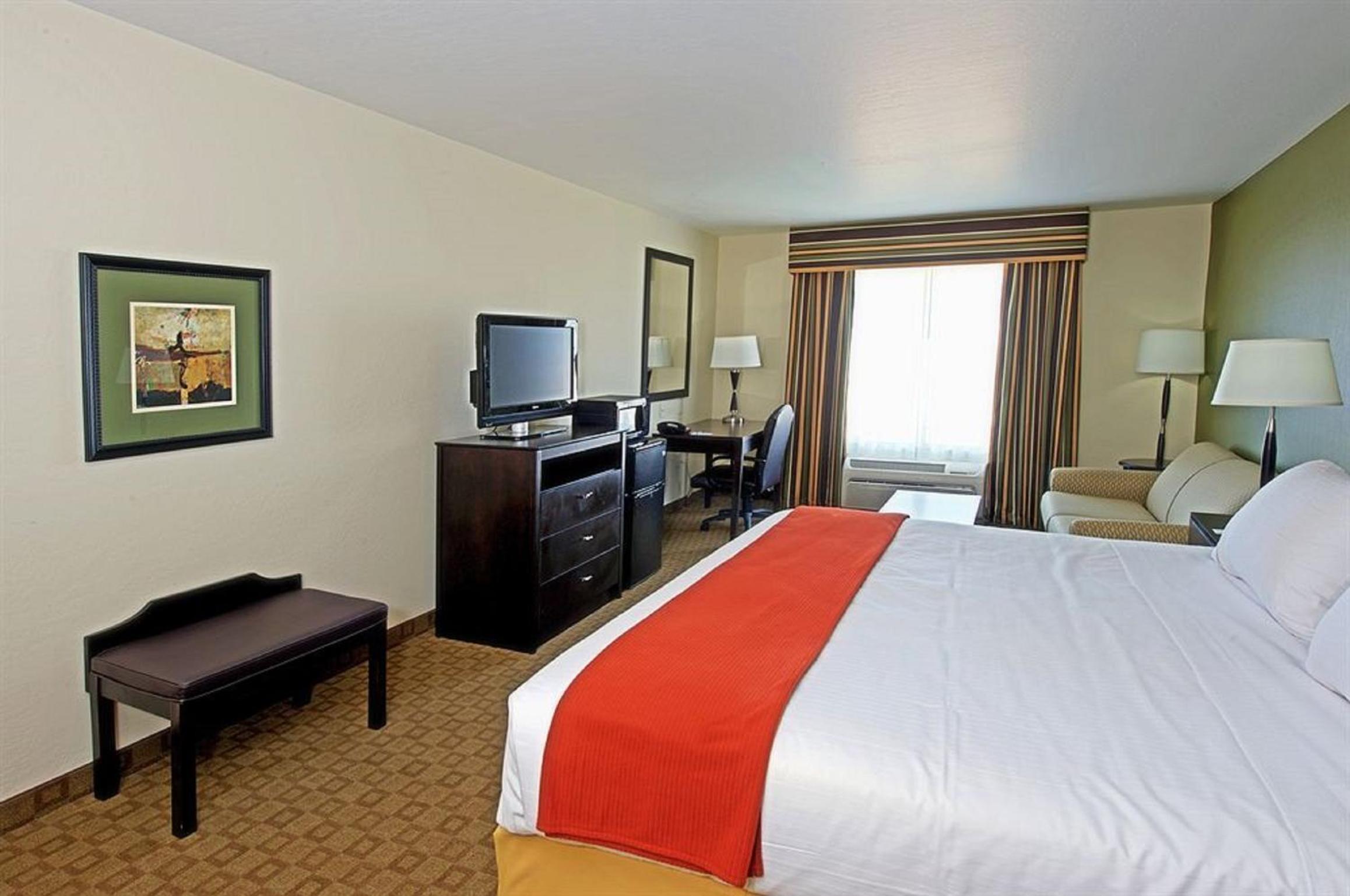 Room, King Bed, Bathtub, Accessible