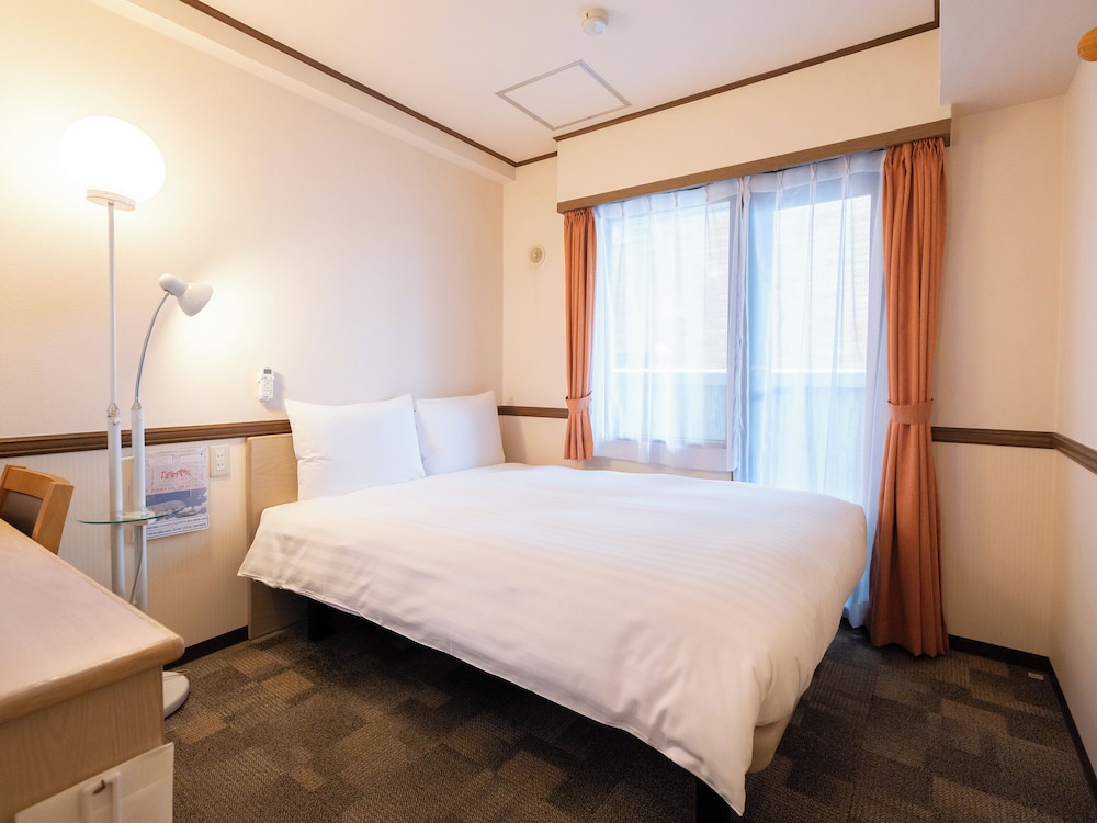 ECONOMY, DOUBLE BED, SMOKING