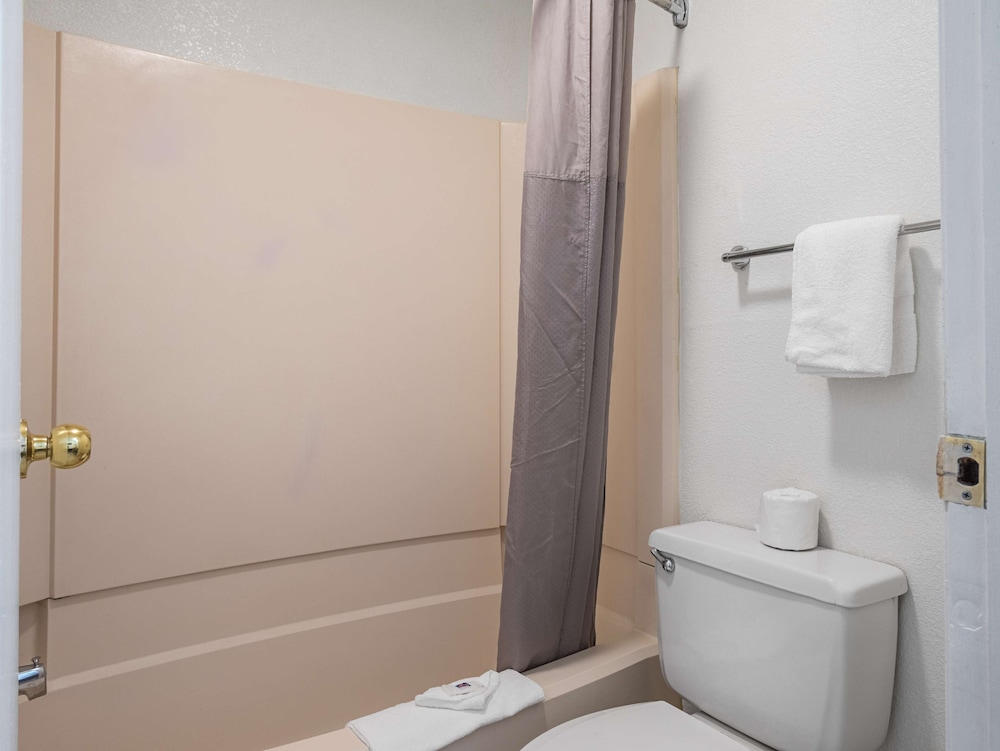 Standard, 2 Double Beds, Smoking, Motel6 Columbus, OH - OSU 7/8
