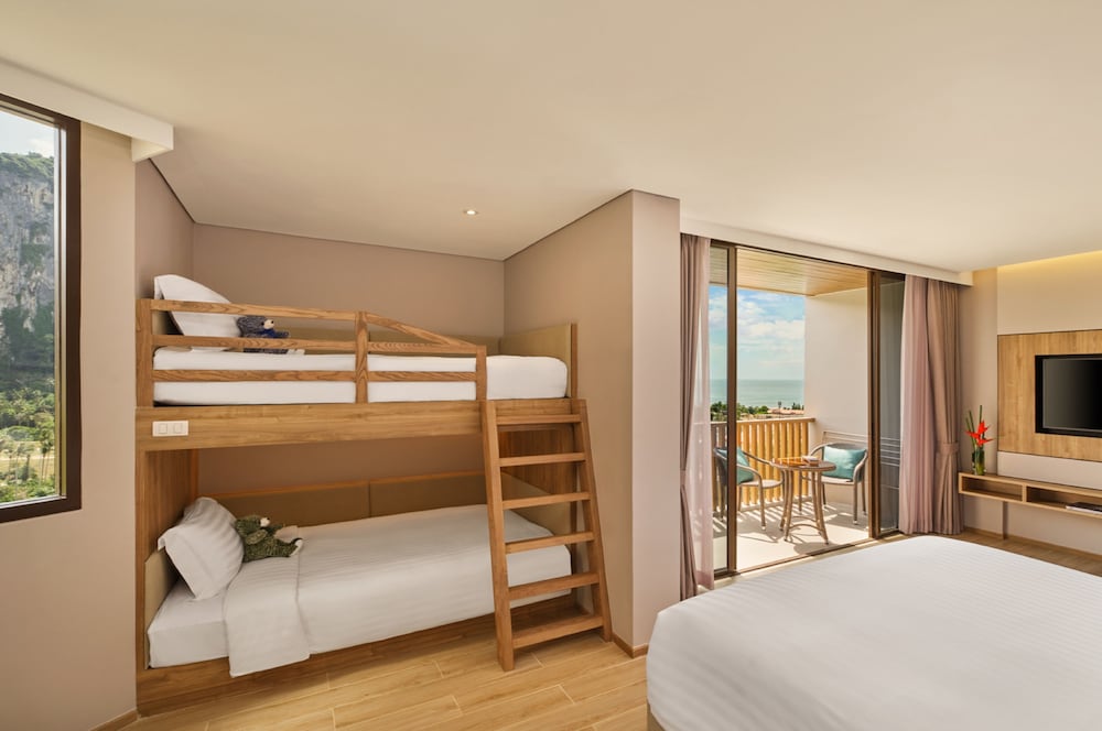 Holiday Inn Resort Krabi Ao Nang Beach 24/79