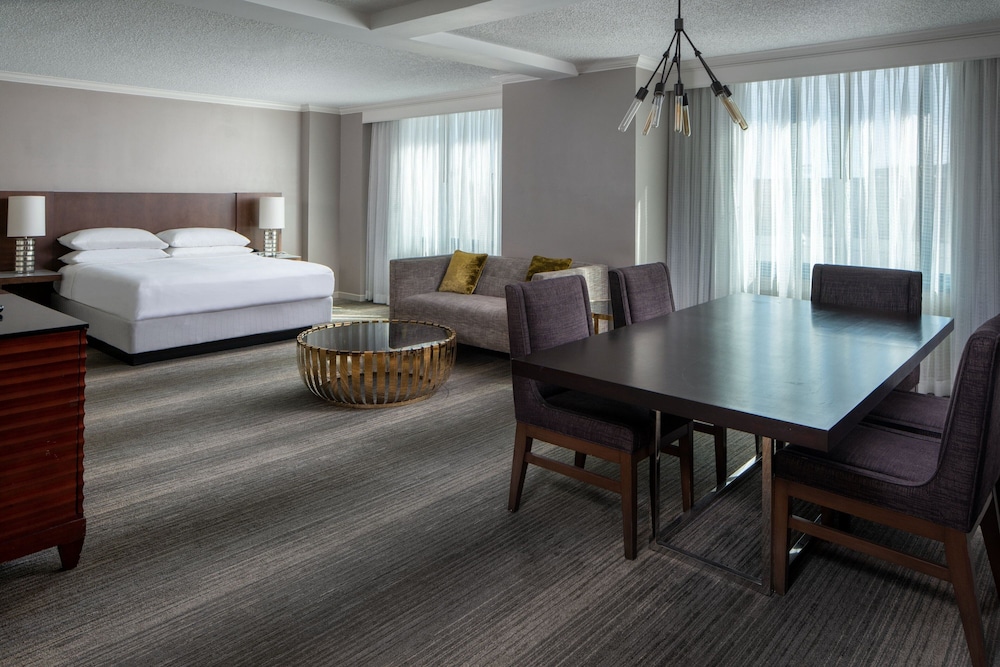 Suite, King Bed