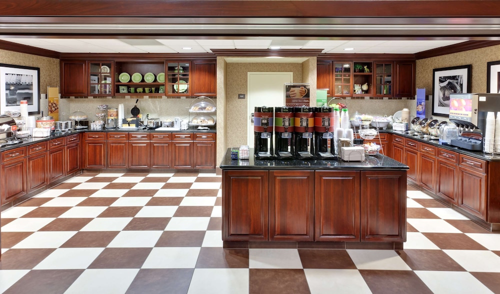 Hampton Inn & Suites Sacramento-Airport-Natomas 35/53