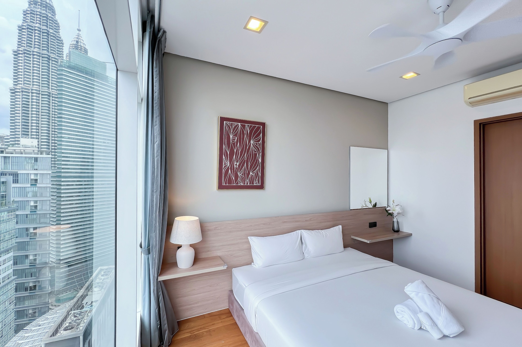 3 BEDROOMS, COMFORT, APARTMENT, CITY VIEW, 2 BATHROOMS