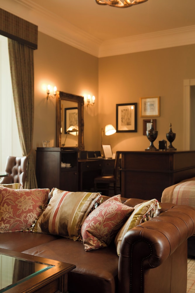 Suite, King Bed, Sofa