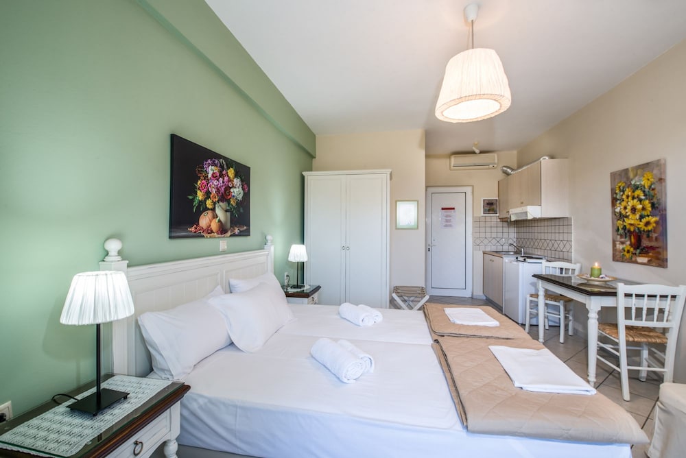 Stamatakis Boutique Studios 14/50