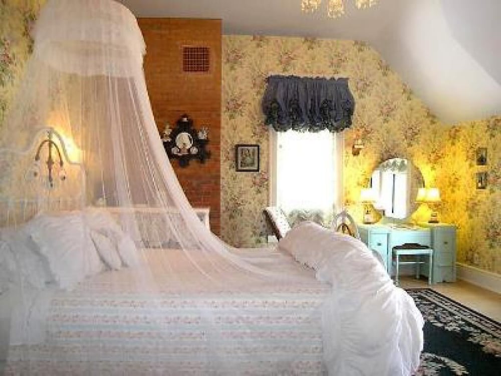 Alexander Mansion Historic Bed and Breakfast 18/48