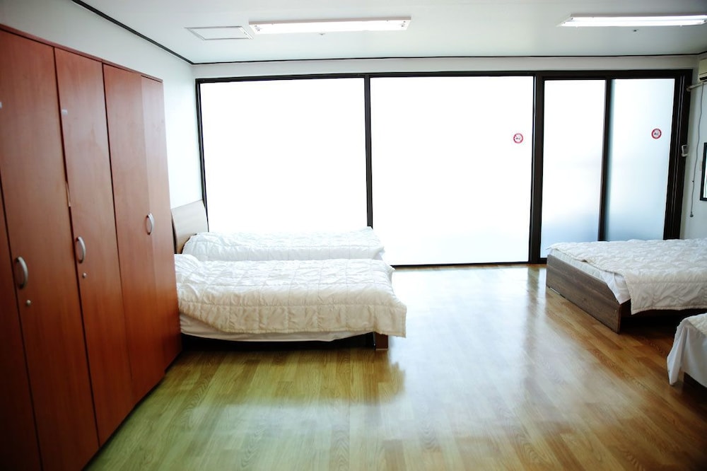 Geomunoreum Hostel 15/50