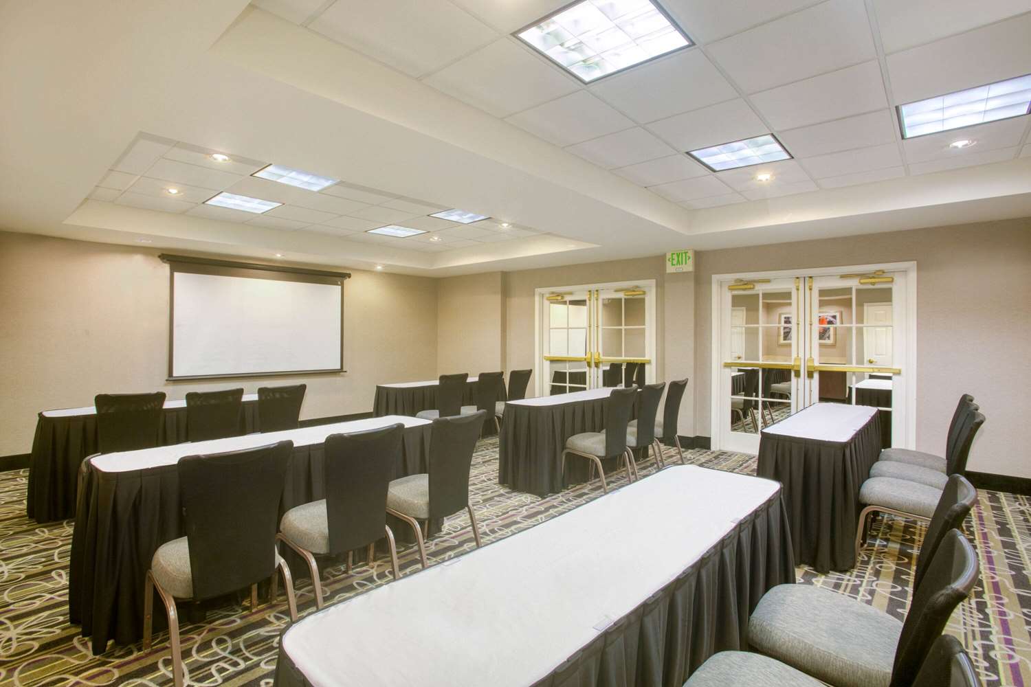 La Quinta Inn Suites St Louis Westport 44/49