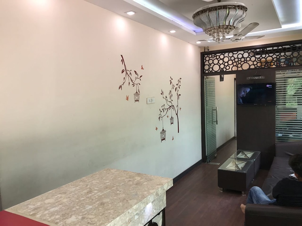 Hotel Sheela 33/53